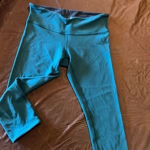Lululemon womens size M  calf length pants